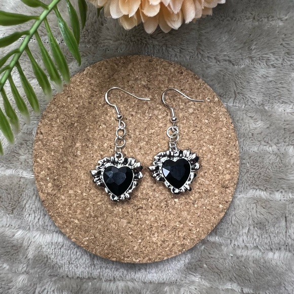 Black & Silver Heart Earrings - Picture 1 of 3
